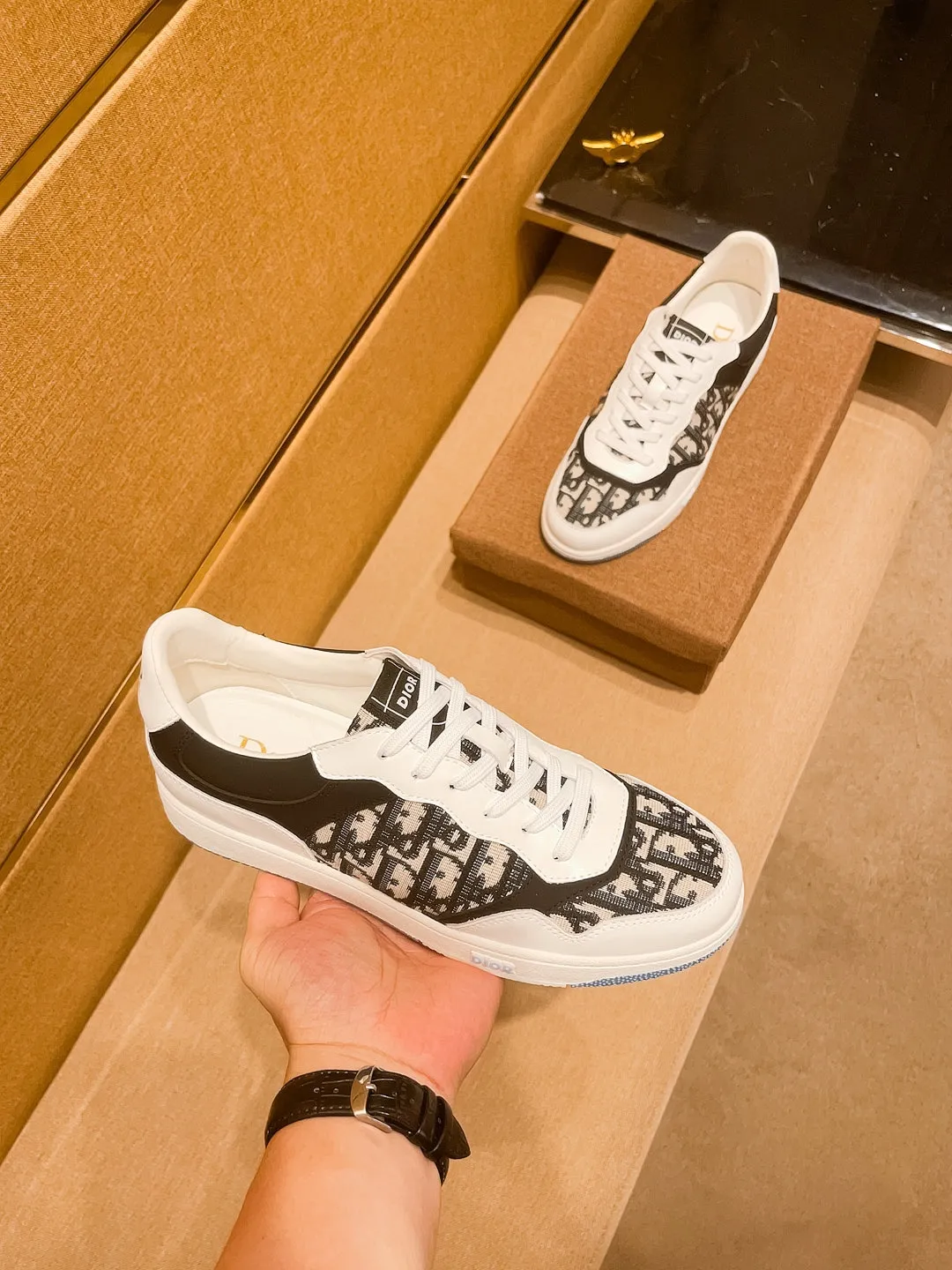 Men's shoes 💰 420💰【Dior】🔥 High-end men's shoes brand official website 1:1 latest masterpiece: the upper is made of Italian imported first-layer cowhide with a comfortable and breathable lining➕original non-slip and wear-resistant outsole🔥, making walking more convenient and comfortable! An exclusive new model, a stunning work, a beautiful 1:1 replica [color] compared to the official quality! Create a fashionable personality to set off your uniqueness! A must-have for trendy men! Classic🔥Size: 38-44 Color: 🔥Multiple colors available🔥.